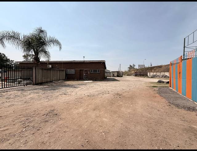 1,288M² WAREHOUSE FOR SALE IN RIVERSIDE